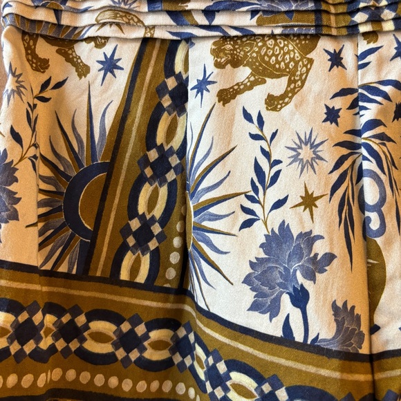 Eugenia Fernandez | Patterned Blue and Gold Women's Shorts | L - Picture 4 of 7